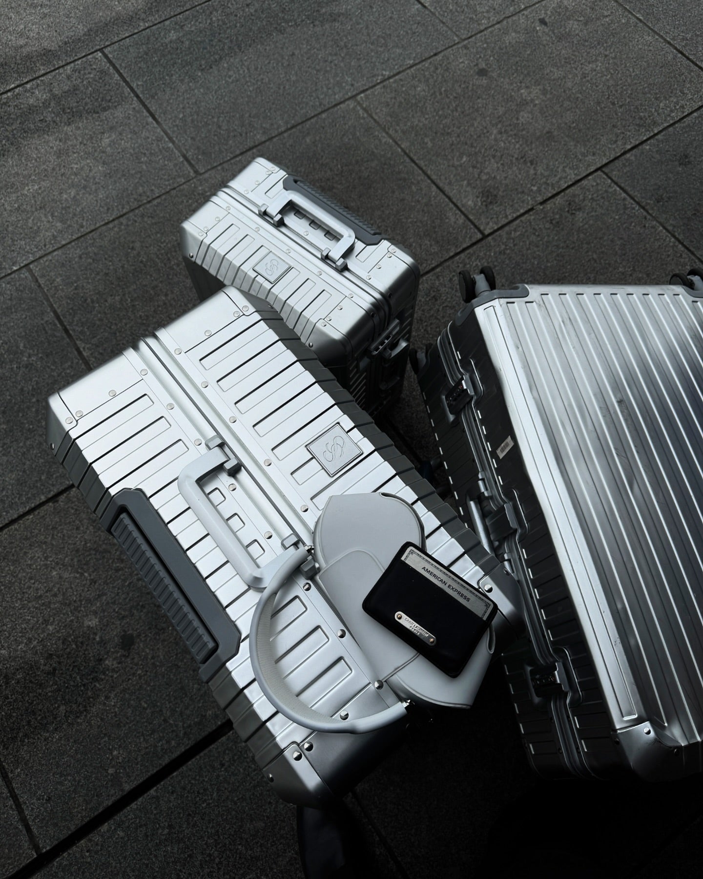 Silver aluminum suitcases with a durable and modern design, featuring reinforced corners, TSA-approved locks, and lightweight construction, ideal for luxury travel, business trips, and frequent flyers.